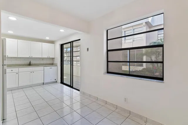 $2,000 | 115 Capri B, Delray Beach, FL 33484