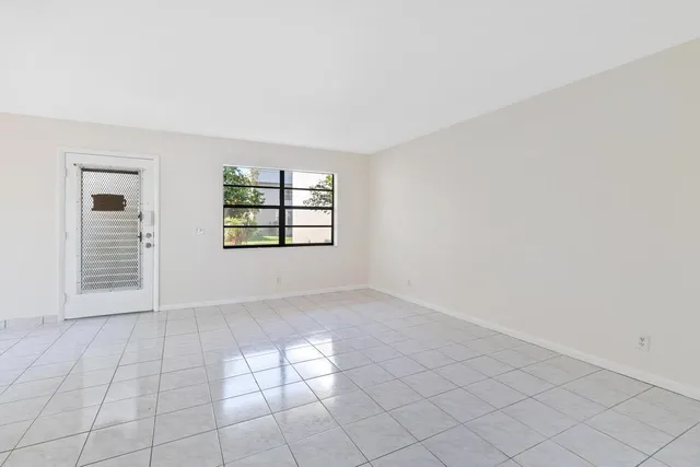 $2,000 | 115 Capri B, Delray Beach, FL 33484