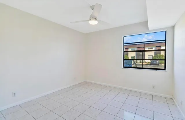 $2,000 | 115 Capri B, Delray Beach, FL 33484