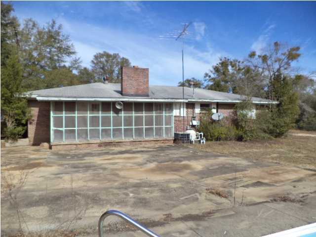 367 Cat Island Road DeFuniak Springs, FL 32433 - Photo 15 of 19 a front view of a house with a yard