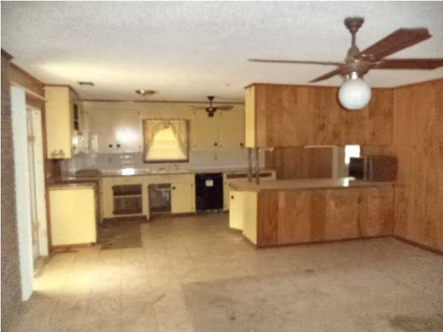 367 Cat Island Road DeFuniak Springs, FL 32433 - Photo 5 of 19 a large kitchen with a lot of cabinets and stainless steel appliances