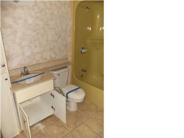 367 Cat Island Road DeFuniak Springs, FL 32433 - Photo 10 of 19 a bathroom with a sink and a toilet