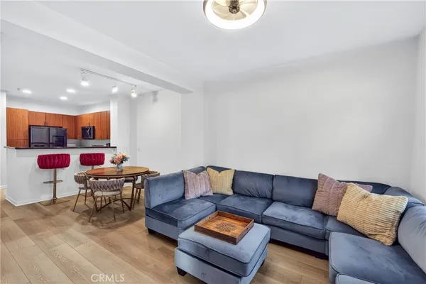 $515,000 | 1801 East Katella Avenue, Unit 1033, Anaheim, CA 92805