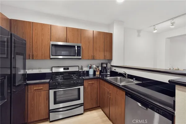 $515,000 | 1801 East Katella Avenue, Unit 1033, Anaheim, CA 92805