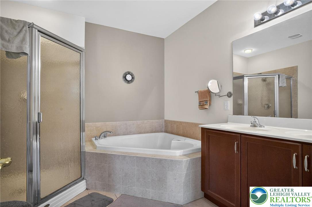 560 Quaker Ridge Terrace Easton, PA 18042 - Photo 18 of 40 Take a soak in the tub