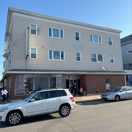 $1,500 | 9 Davis Street, Unit 1W, Fall River, MA 02720