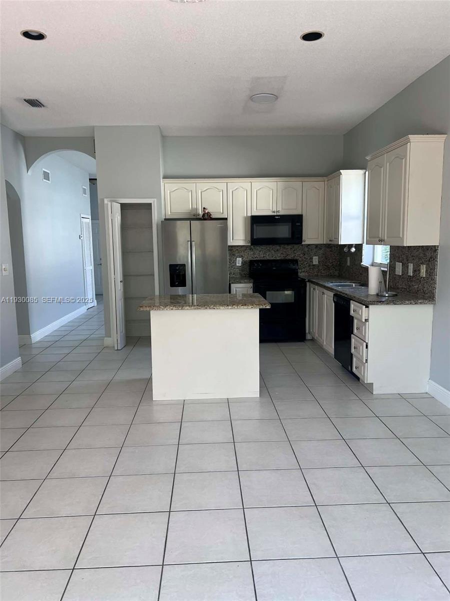 883 Southwest 142nd Place Miami, FL 33184 - Photo 3 of 9