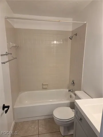 $2,000 | 2780 Kings Lake Boulevard, Unit 203, Naples, FL 34112