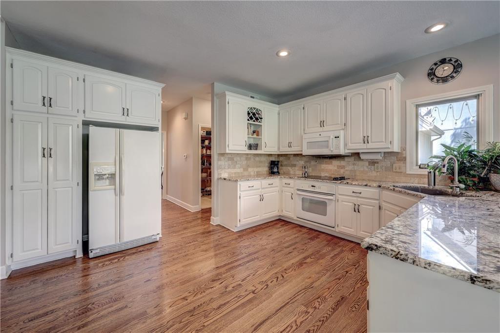 13017 Reeder Street Overland Park, KS 66213 - Photo 12 of 35