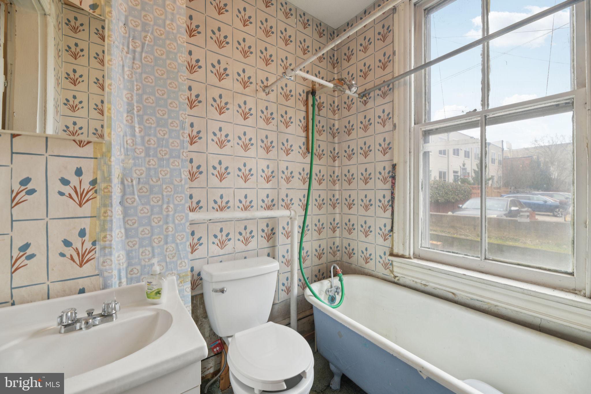 712 4th Street Southeast Washington, DC 20003 - Photo 16 of 43 Main Level-Bathroom 1