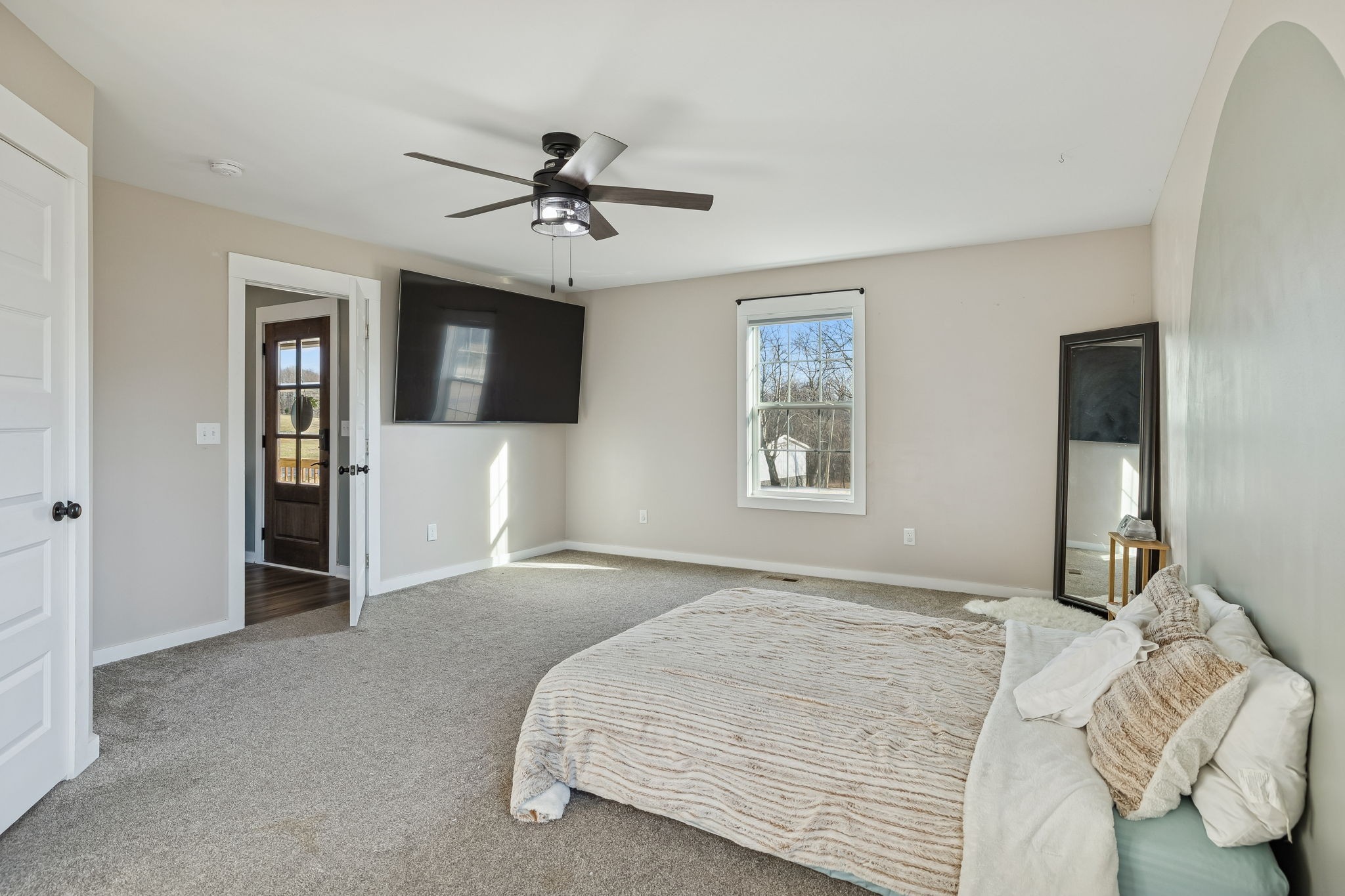 1521 Wixtown Road Westmoreland, TN 37186 - Photo 16 of 25 a bedroom with a large bed and a window