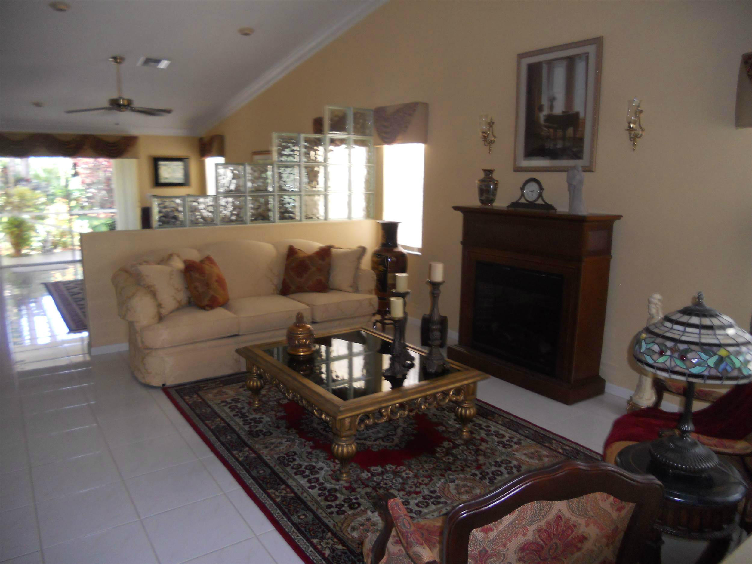 10053 Country Brook Road Boca Raton, FL 33428 - Photo 3 of 5 Living room