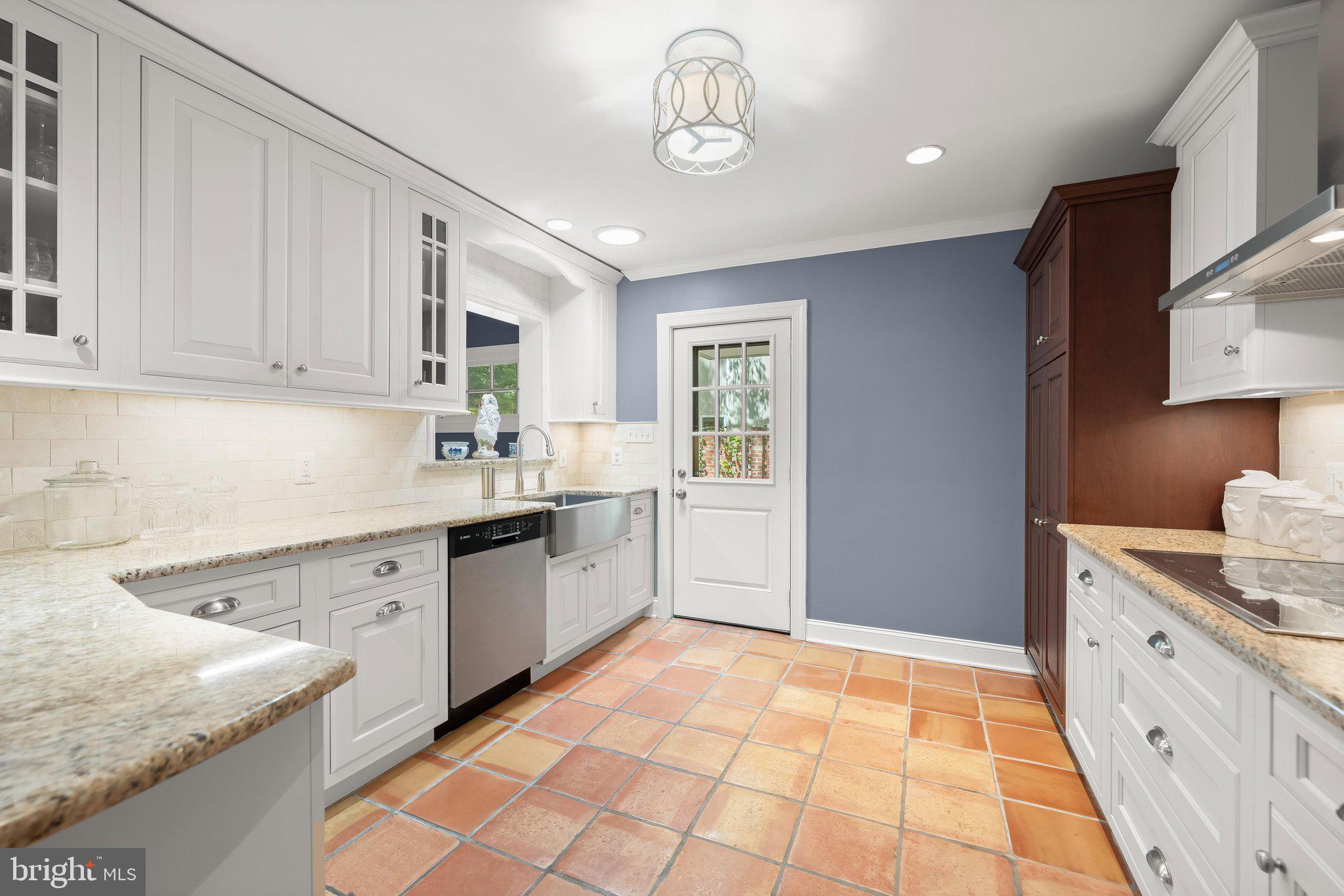 5318 Tuscarawas Road Bethesda, MD 20816 - Photo 12 of 42 Beautifully updated Kitchen!