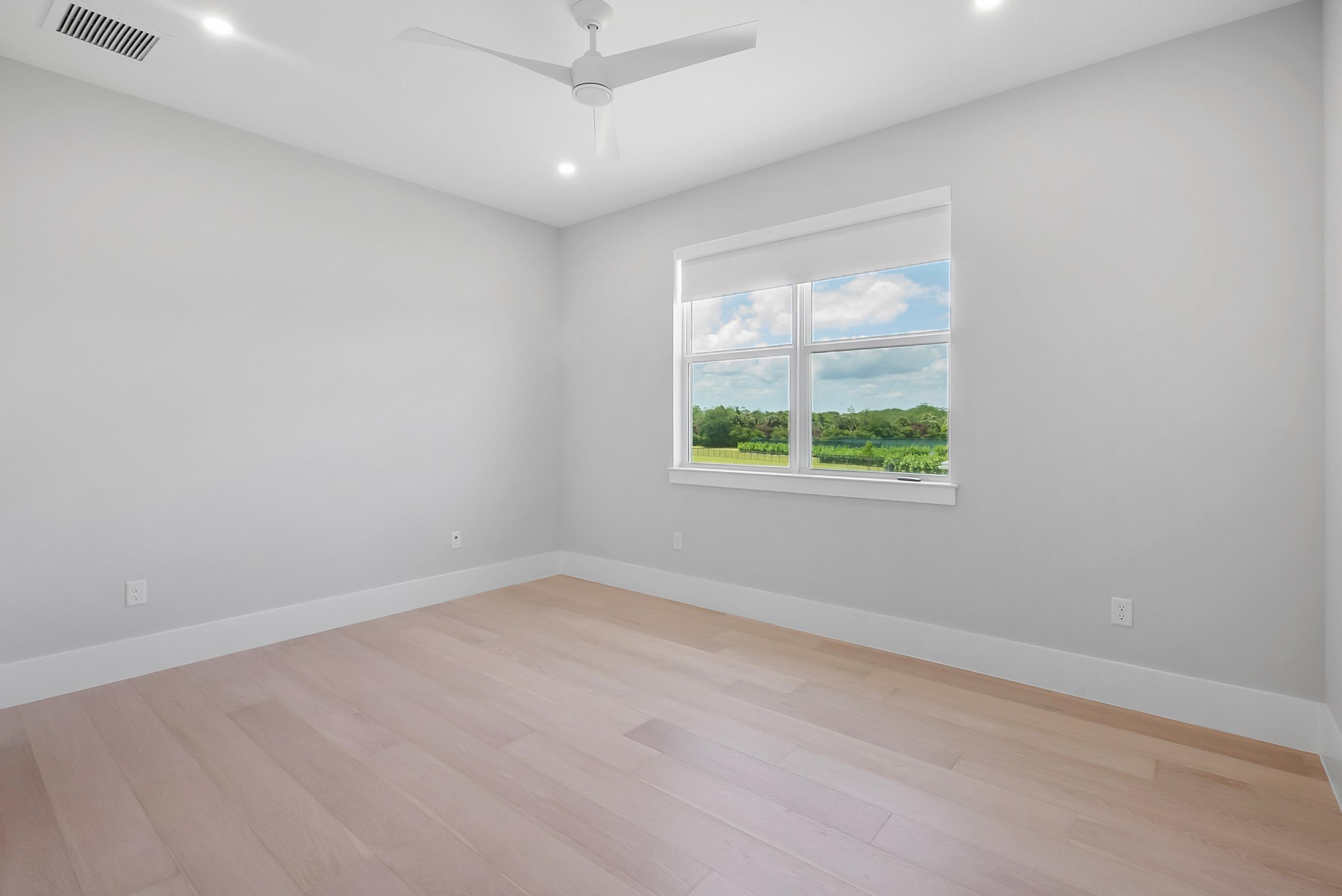 20060 Southeast Bridgewater Drive Jupiter, FL 33458 - Photo 43 of 68 an empty room with a window