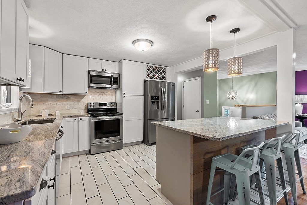 4 Olde Berry Road Andover, MA 01810 - Photo 3 of 23 Gallery Image 3