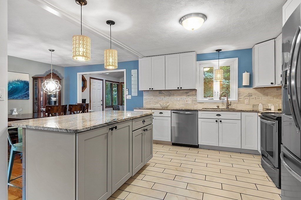 4 Olde Berry Road Andover, MA 01810 - Photo 4 of 23 Gallery Image 4