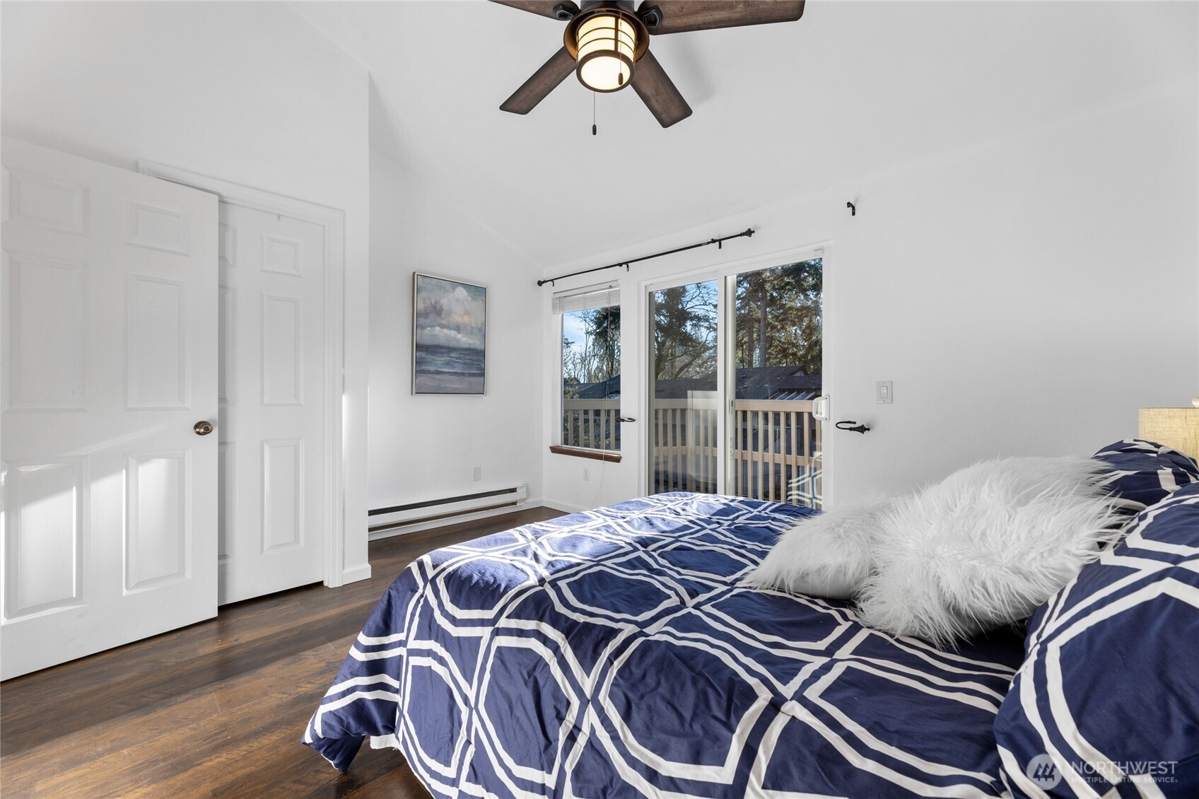 1555 Union Avenue Northeast, Unit 39 Renton, WA 98059 - Photo 15 of 19 a bed room with a bed and a window