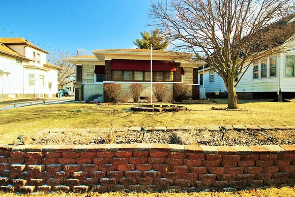 $119,900 | 2218 3rd Street, East Moline, IL 61244