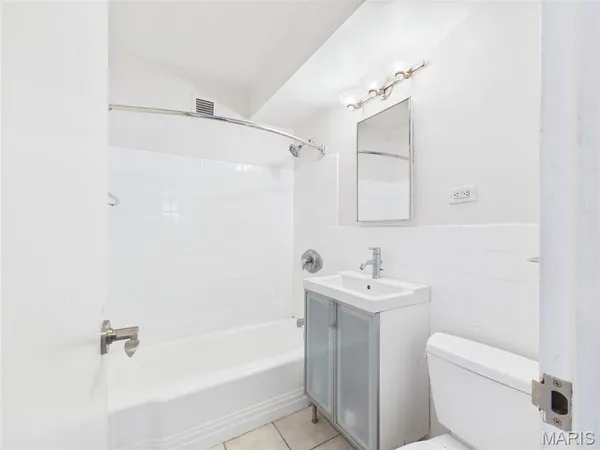 $1,100 | 210 North 17th Street, Unit 201, St. Louis, MO 63103