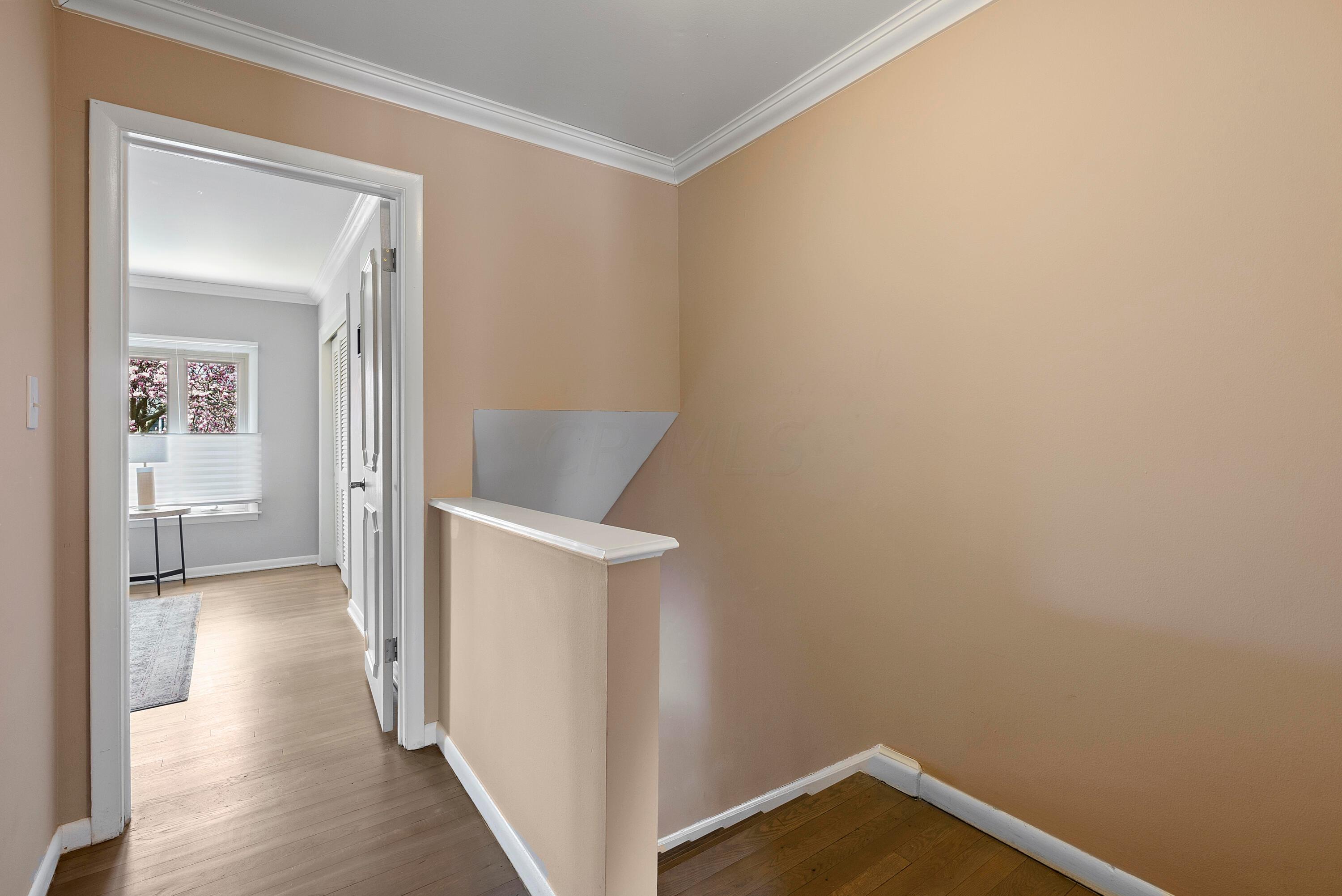 3600 Reed Road, Unit 20 Columbus, OH 43220 - Photo 19 of 41 Upstairs Landing