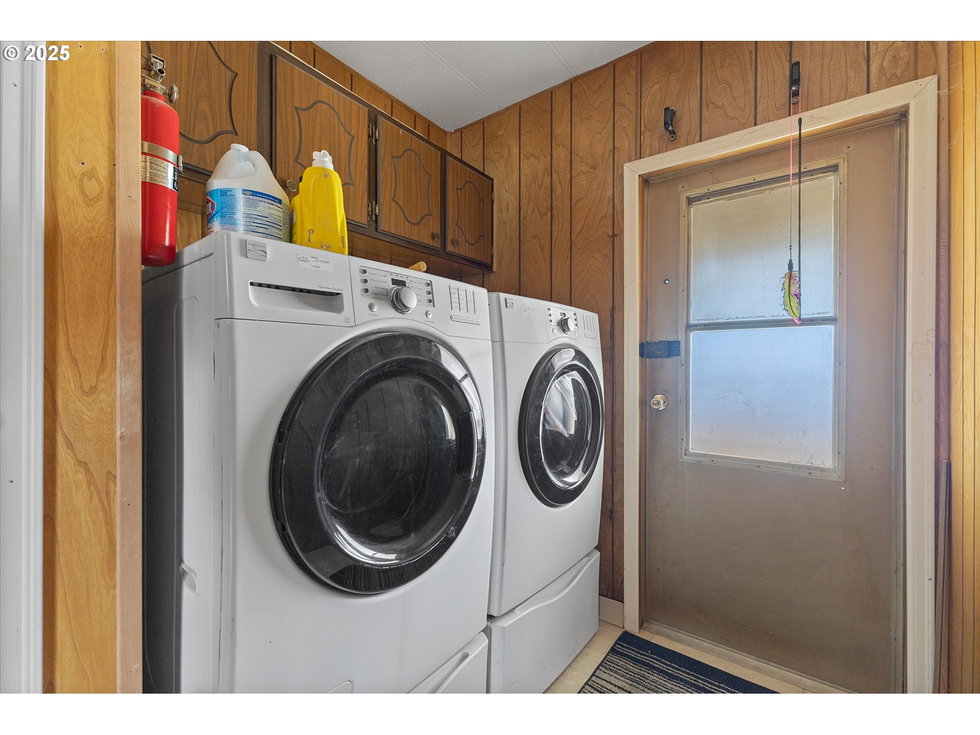 2902 East 2nd Street, Unit 110 Newberg, OR 97132 - Photo 16 of 29 a utility room with dryer and washer