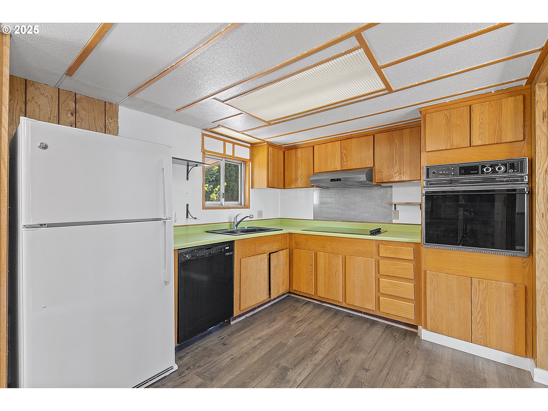 2902 East 2nd Street, Unit 110 Newberg, OR 97132 - Photo 9 of 29 a kitchen with stainless steel appliances granite countertop a refrigerator a sink and a stove