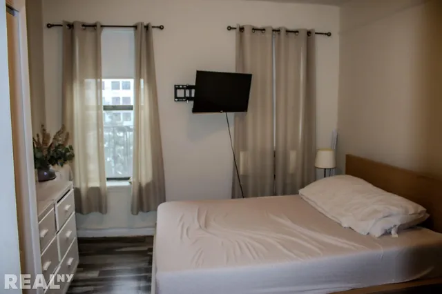 $134,999 | 645 Barretto Street, Unit 3G | Hunts Point