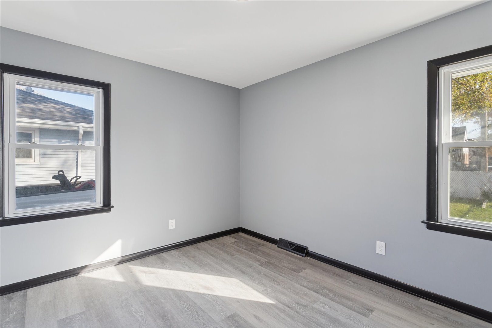 17641 Burnham Avenue Lansing, IL 60438 - Photo 15 of 26 a view of empty room with window