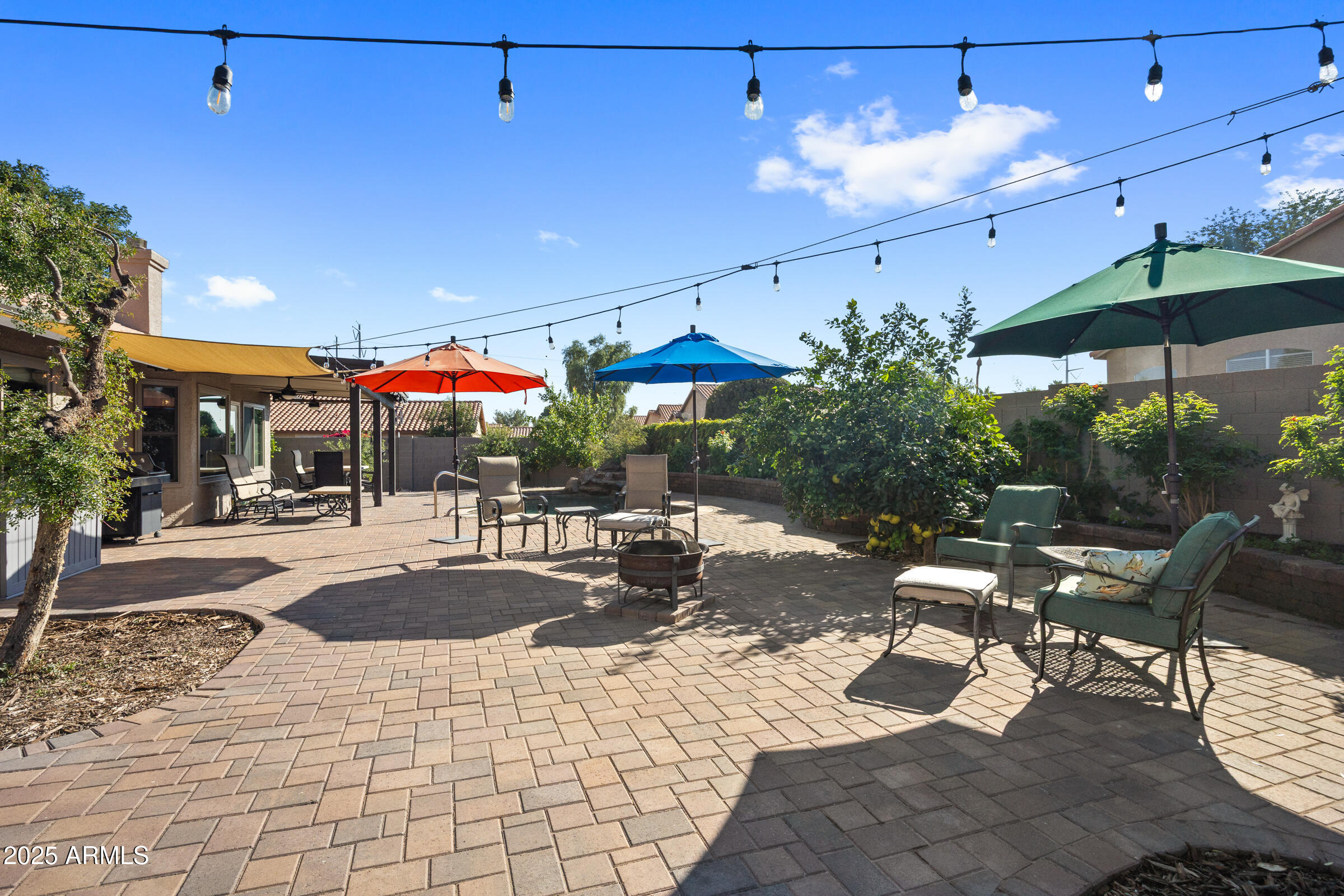 1111 West Lisa Lane Tempe, AZ 85284 - Photo 38 of 58 a view of a patio with a table and chairs under an umbrella