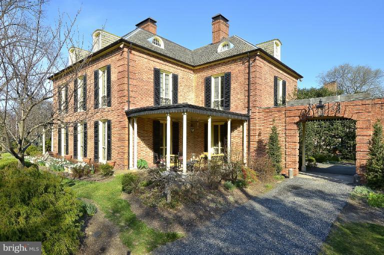 100 Witherspoon Road Baltimore, MD 21212 - Photo 12 of 30 Long Circular drive, South West porch