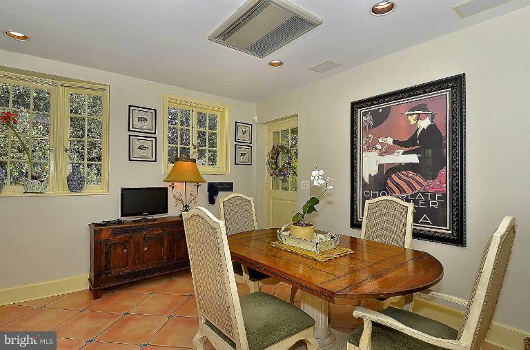 100 Witherspoon Road Baltimore, MD 21212 - Photo 22 of 30 Breakfast Room