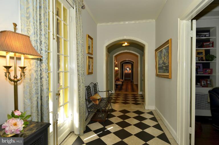 100 Witherspoon Road Baltimore, MD 21212 - Photo 24 of 30 Dramatic 50' Long Hallway/Foyer/Staircase