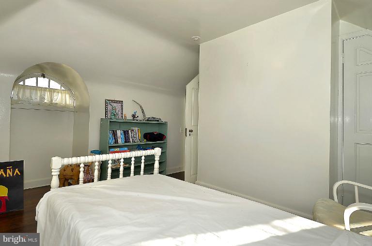 100 Witherspoon Road Baltimore, MD 21212 - Photo 26 of 30 Bedroom #5(on third floor)