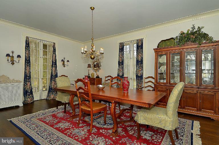 100 Witherspoon Road Baltimore, MD 21212 - Photo 4 of 30 Dining Room w/French doors lead to covered patio