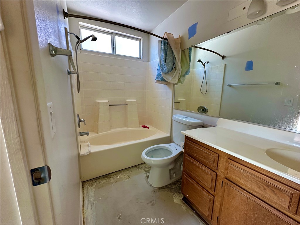29784 Berea Road Menifee, CA 92584 - Photo 15 of 24 a bathroom with a sink a toilet and a bathtub