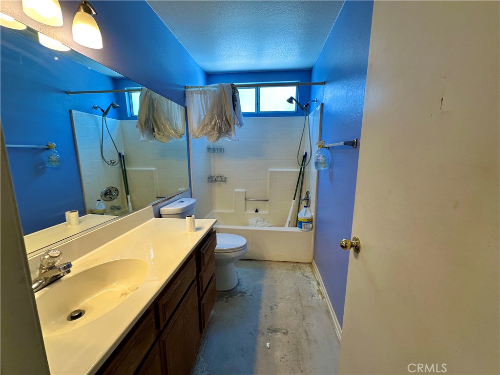 29784 Berea Road Menifee, CA 92584 - Photo 17 of 24 a bathroom with a tub sink and mirror