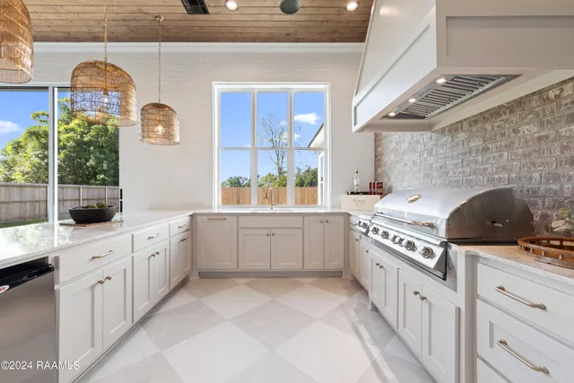 $1,199,000 | 202 Winding Wood Lane, Lafayette, LA 70508