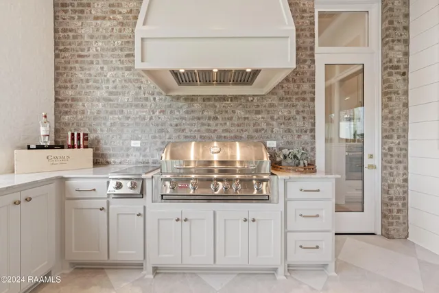 $1,199,000 | 202 Winding Wood Lane, Lafayette, LA 70508