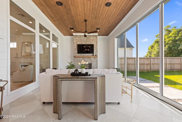 $1,199,000 | 202 Winding Wood Lane, Lafayette, LA 70508