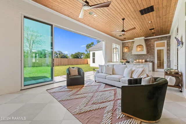 $1,199,000 | 202 Winding Wood Lane, Lafayette, LA 70508