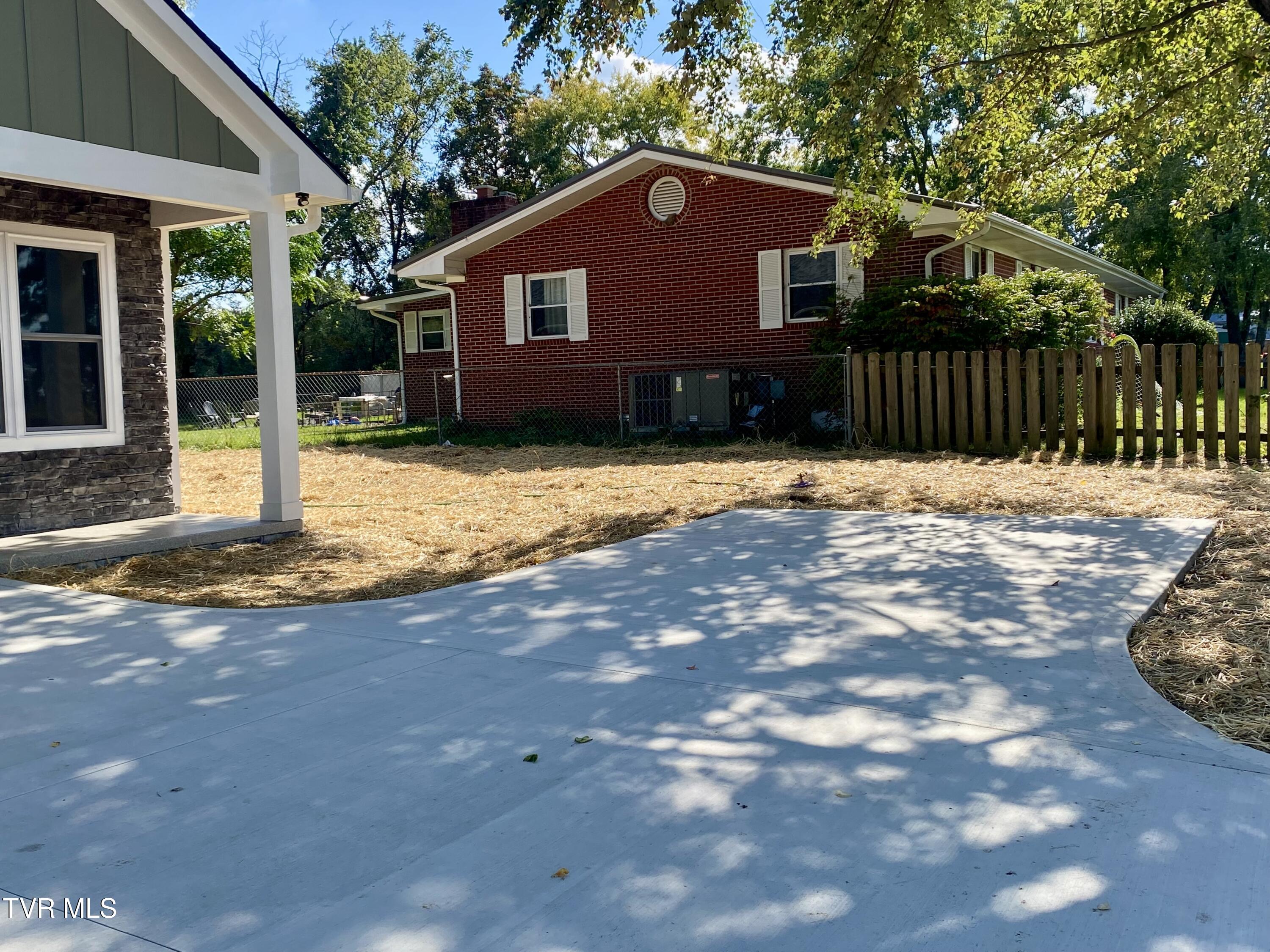 100 Virginia Drive Greeneville, TN 37745 - Photo 29 of 33 31 - Extra Vehicle Parking