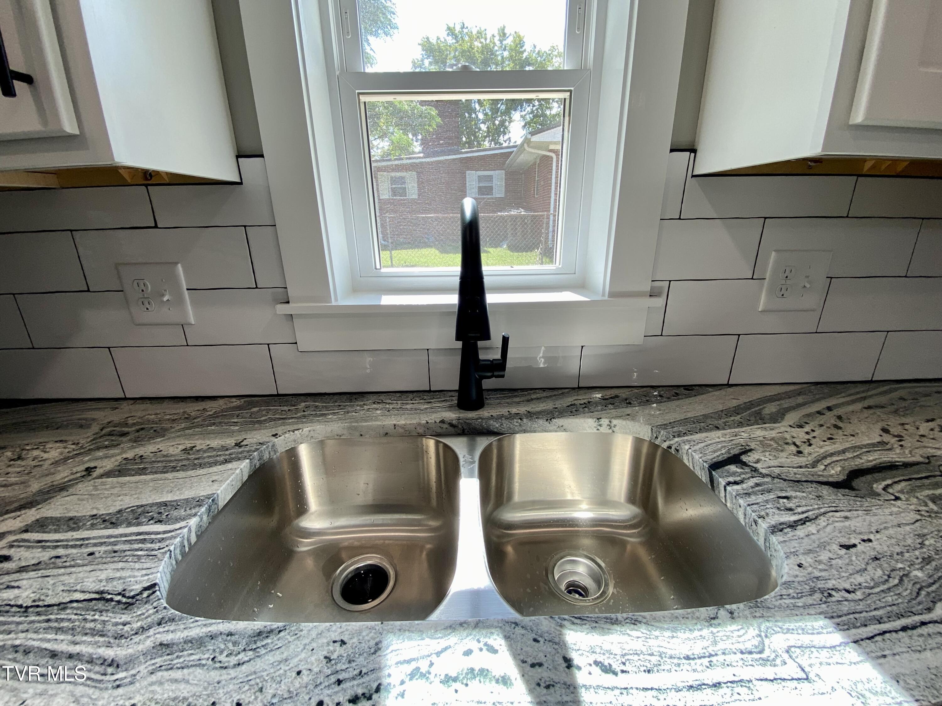 100 Virginia Drive Greeneville, TN 37745 - Photo 7 of 33 7 - Kitchen Sink