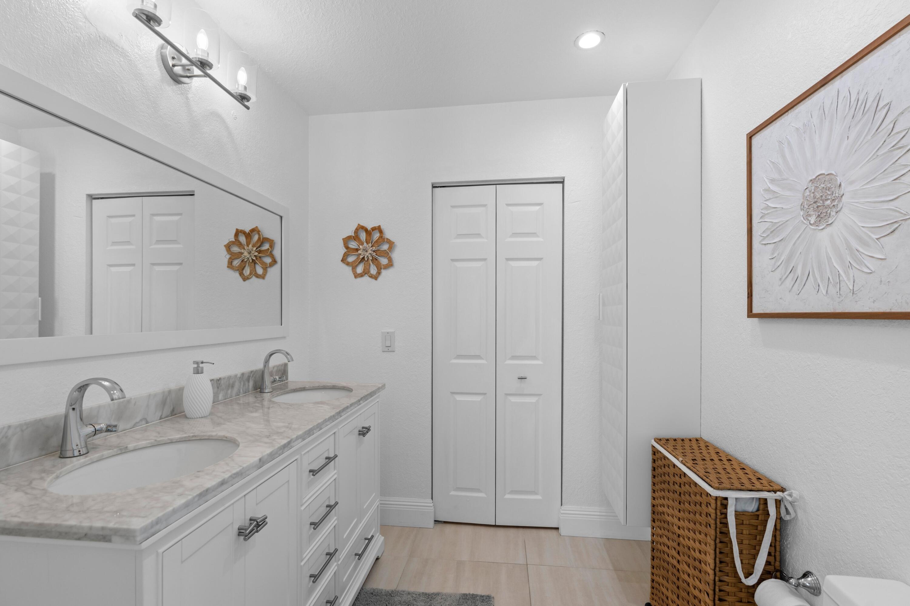 124 Oregon Lane Boca Raton, FL 33487 - Photo 13 of 39 Primary Bathroom