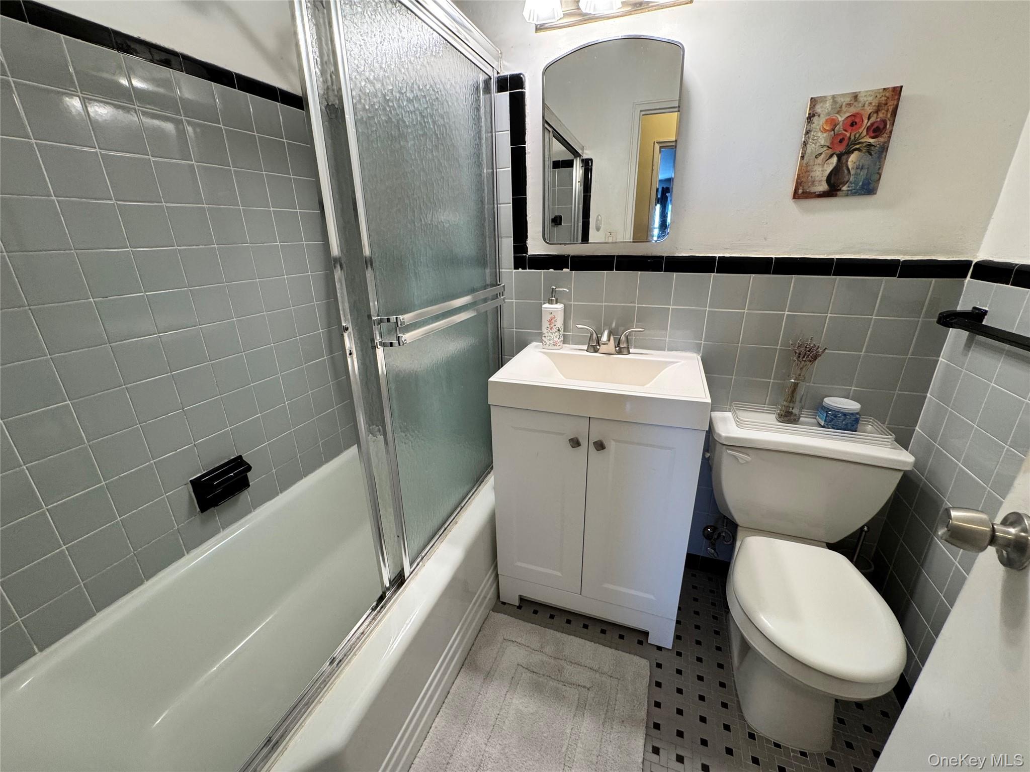 5500 Fieldston Road, Unit 3DD Bronx, NY 10471 - Photo 7 of 24 a bathroom with a toilet sink and mirror