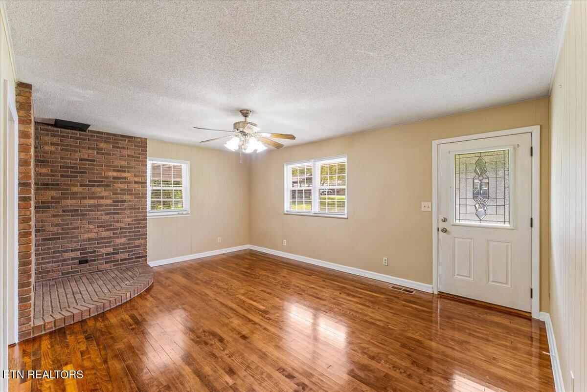 1004 Murphy Road Sevierville, TN 37862 - Photo 11 of 25 11-Living A3