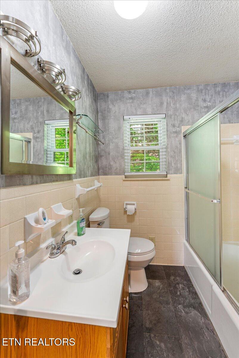 1004 Murphy Road Sevierville, TN 37862 - Photo 20 of 25 20-1st Bath A2