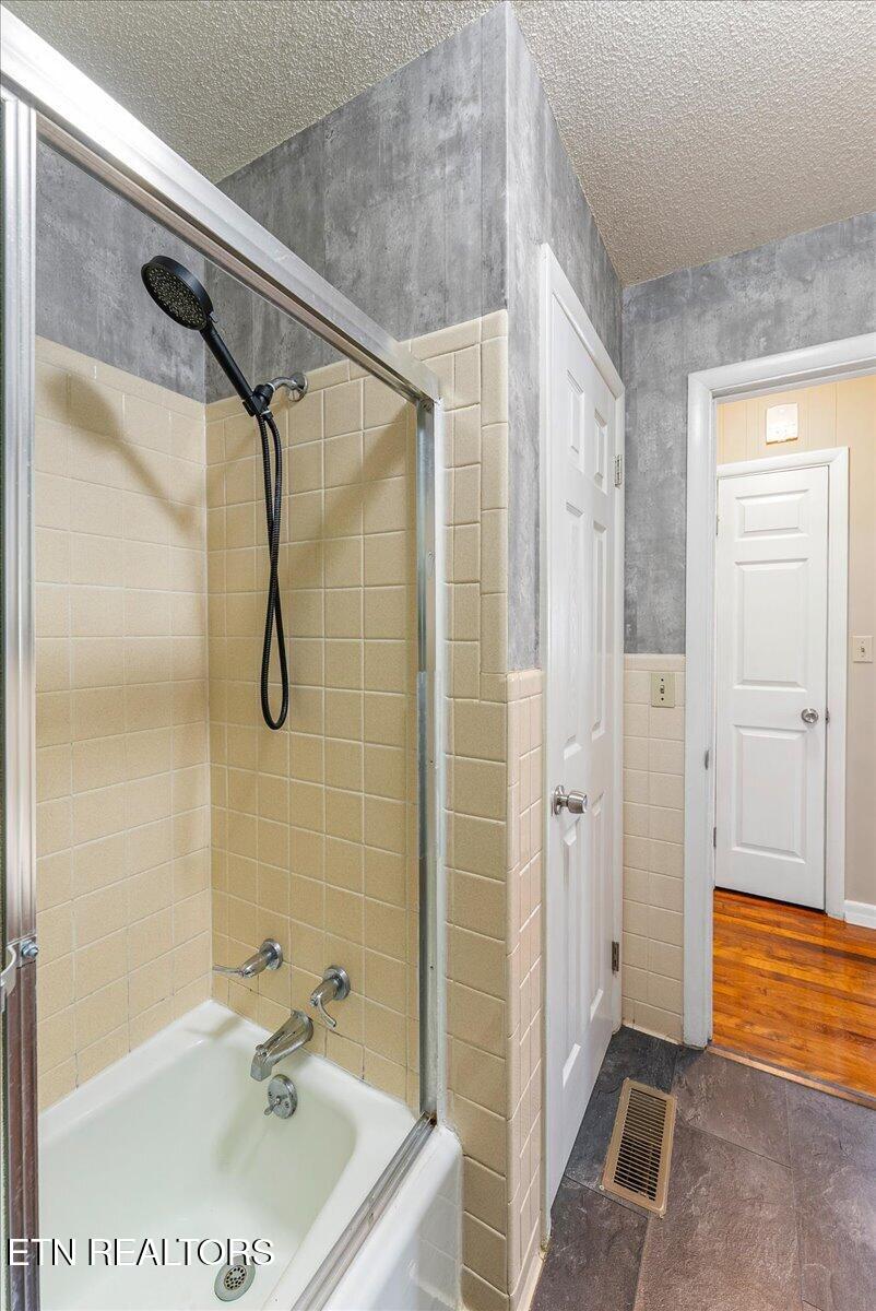 1004 Murphy Road Sevierville, TN 37862 - Photo 21 of 25 21-1st Bath A3