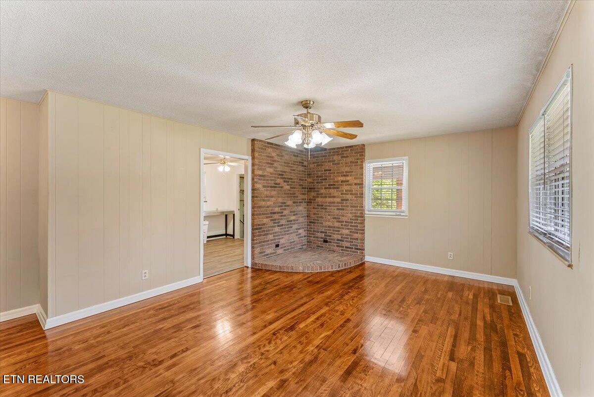 1004 Murphy Road Sevierville, TN 37862 - Photo 9 of 25 09-Living A1
