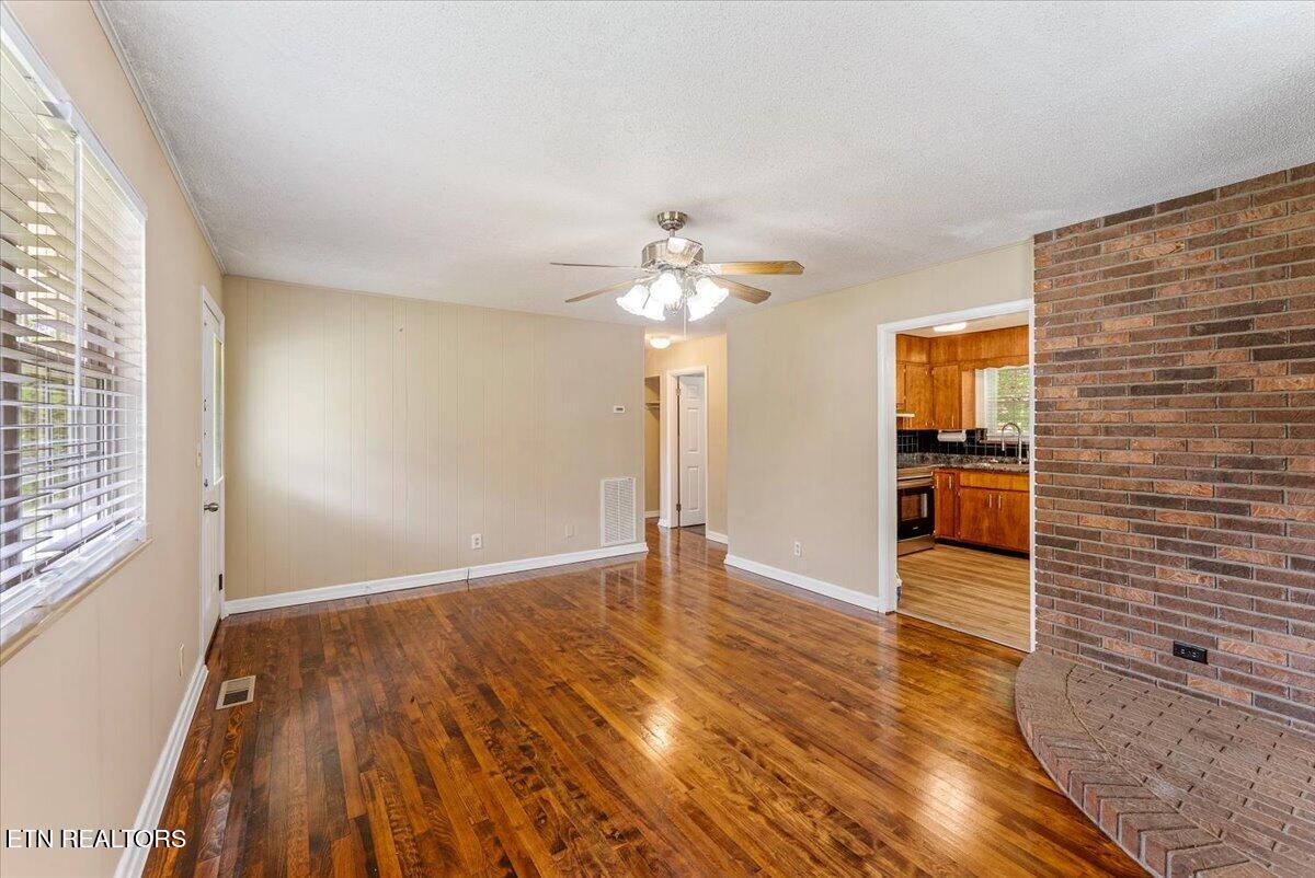 1004 Murphy Road Sevierville, TN 37862 - Photo 10 of 25 10-Living A2