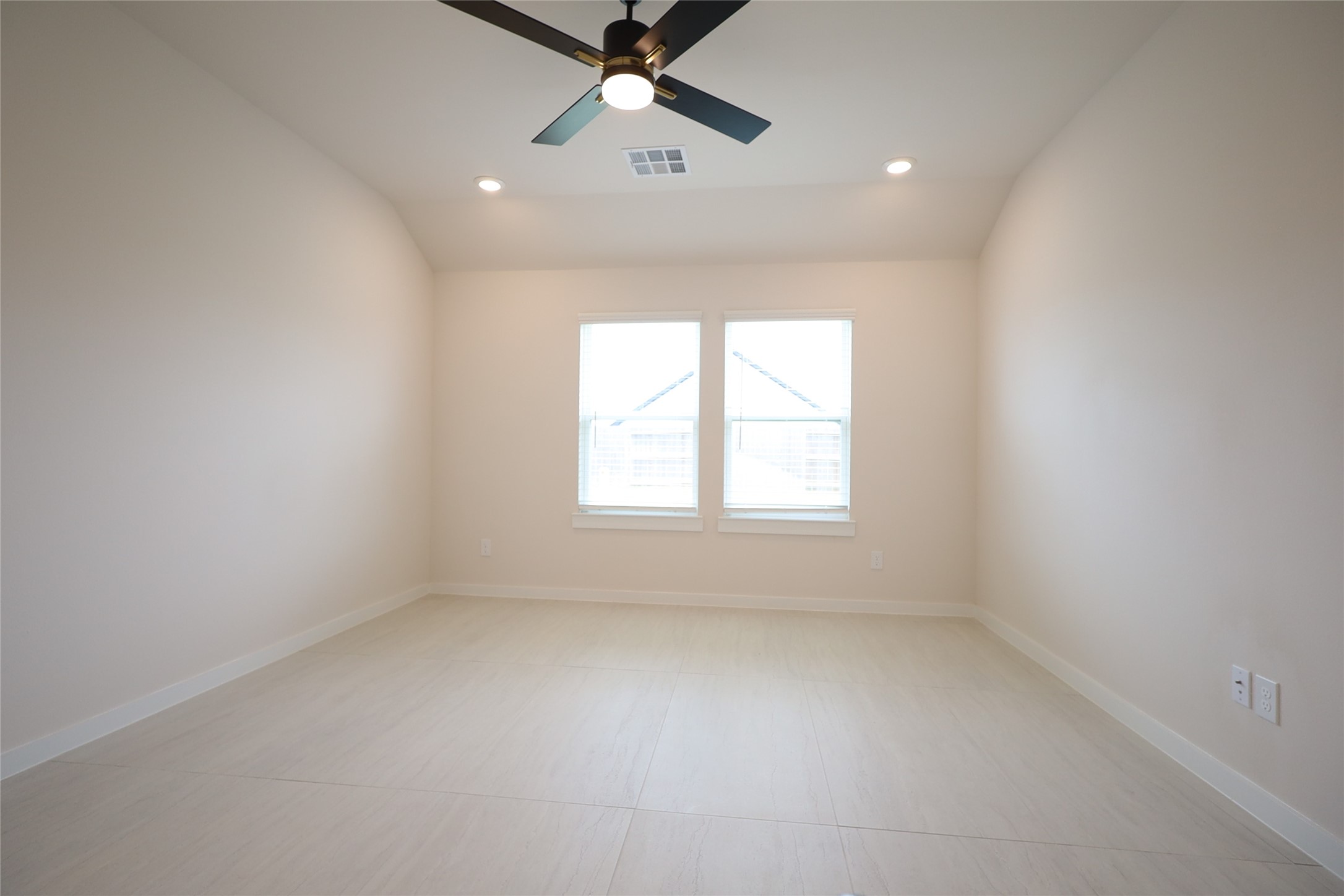 13215 Glacier Vw Lane Rosharon, TX 77583 - Photo 9 of 17 Additional flex room great as a game room, home office or study and or a gym.